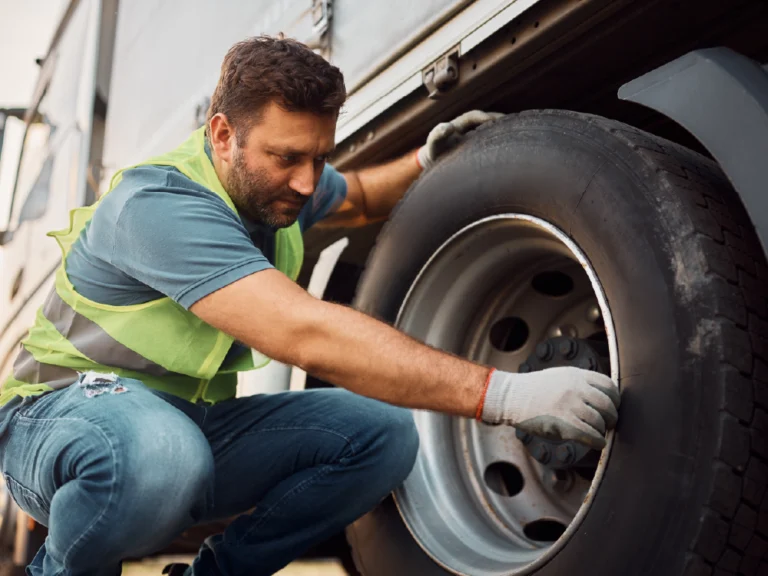 Seguridad para camiones ¿Conoces las normas aplicables?